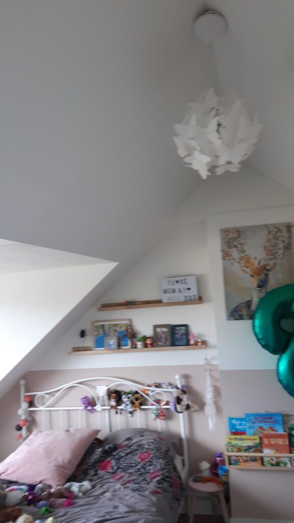 Wanddecoratie en schilderwerk in een kinderkamer door Elviservices, klussenbedrijf Amsterdam.